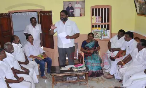 மதுரை அ.தி.மு.க. மாநாட்டிற்கு 700 வாகனங்களில் செல்ல முடிவு ; தென்காசி வடக்கு மாவட்ட அ.தி.மு.க. ஆலோசனை கூட்டத்தில் தீர்மானம்