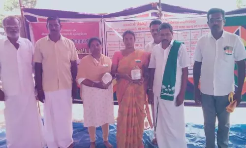 பிரதமர், முதல்-அமைச்சருக்கு தேங்காய் அனுப்பிய விவசாயி