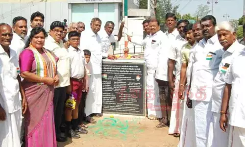 அரசியல் கட்சியினர் சுதந்திர தினவிழா கொண்டாட்டம்