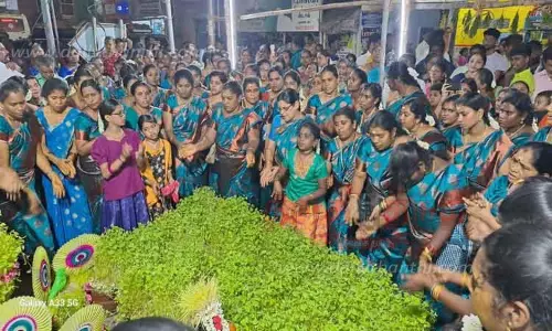 முப்புடாதி அம்மன் கோவிலில் முளைப்பாரி