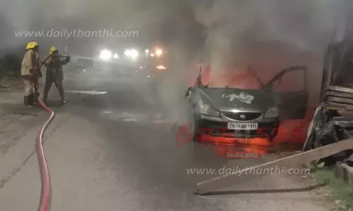 ஓடும் காரில் தீ விபத்து