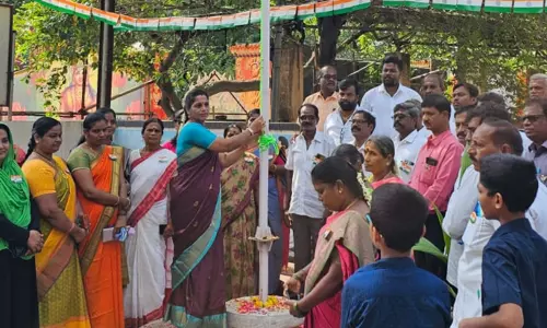 அரசு அலுவலகங்களில் சுதந்திர தின விழா