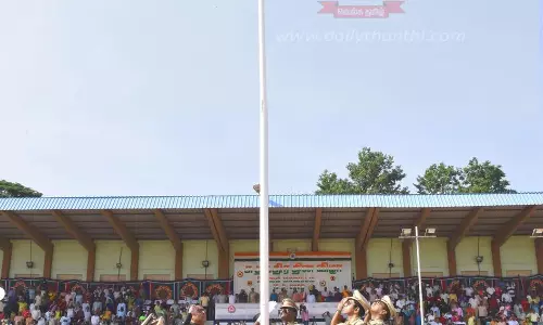 கலெக்டர் கார்மேகம் தேசியக்கொடி ஏற்றினார்