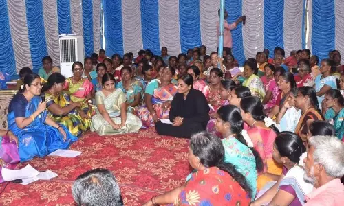 பாலித்தீன் பைகள் பயன்படுத்துவதை பொதுமக்கள் தவிர்க்க வேண்டும்; கலெக்டர் அறிவுறுத்தல்