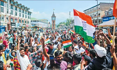 காஷ்மீரில் சுதந்திர தின விழா உற்சாக கொண்டாட்டம்: பாதுகாப்பு கெடுபிடிகள் தளர்வு