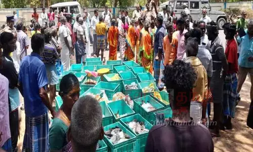 உரிய விலை நிர்ணயம் செய்யக்கோரி மீன்வளத்துறை அலுவலகத்தை முற்றுகையிட்டு மீனவர்கள் ஆர்ப்பாட்டம்