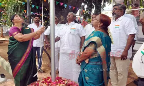 அரசு அலுவலகங்களில் சுதந்திர தின விழா