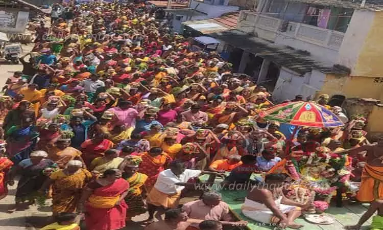 ஊஞ்சலூர் மாரியம்மன் கோவிலுக்குபக்தர்கள் 1,008 பால் குட ஊர்வலம் ஊஞ்சலூர் மாரியம்மன் கோவிலுக்குபக்தர்கள் 1,008 பால் குட ஊர்வலம்