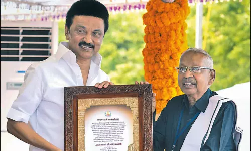 கி.வீரமணிக்கு தகைசால் தமிழர் விருது: முதல்-அமைச்சர் மு.க.ஸ்டாலின் வழங்கினார்