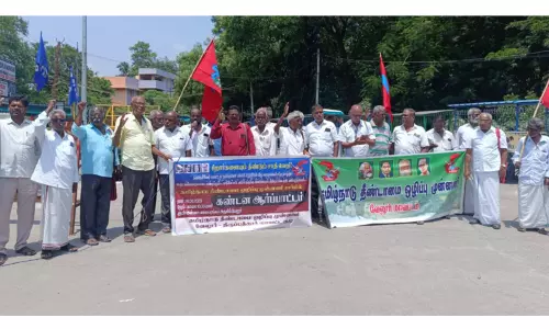 தீண்டாமை ஒழிப்பு முன்னணி அமைப்பினர் ஆர்ப்பாட்டம்