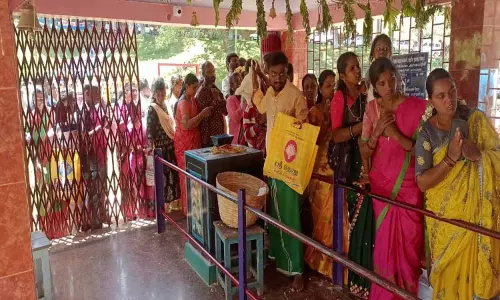 ஆடி அமாவாசையையொட்டி கோவில்களில் சிறப்பு வழிபாடு-திரளான பக்தர்கள் தரிசனம்