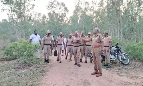 திருக்கோவிலூர் பகுதியில் ஹெலிகாப்டர் விபத்து?40 கிராம மக்கள் பீதி; டிரோன் மூலம் வனப்பகுதியில் போலீசார் ஆய்வு