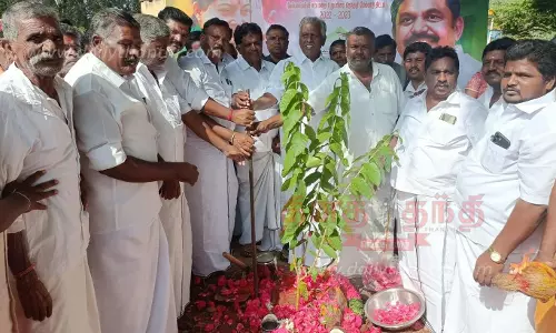 தொட்டமெட்டரை, பழையூரில்ரூ.1.40 கோடியில் திட்டப்பணிகளுக்கு பூமிபூஜைகே.பி.முனுசாமி எம்.எல்.ஏ. தொடங்கிவைத்தார்