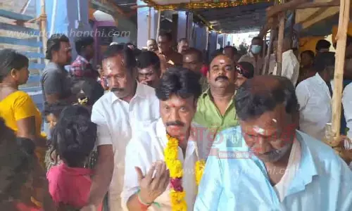 சொரிமுத்து அய்யனார் கோவிலில் இசக்கி சுப்பையா எம்.எல்.ஏ. சாமி தரிசனம்