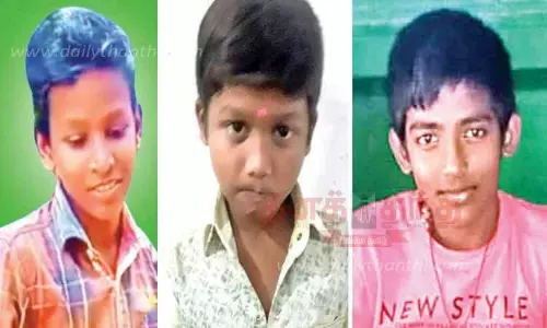 கடல் அலையில் சிக்கி பலியான 3 மாணவர்கள் உடல் கரை ஒதுங்கின கடல் அலையில் சிக்கி பலியான 3 மாணவர்கள் உடல் கரை ஒதுங்கின