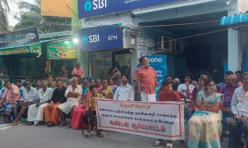 கனரக வாகனம் இயக்க எதிர்ப்பு தெரிவித்து பொதுமக்கள் ஆர்ப்பாட்டம்