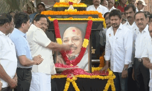 முரசொலிமாறன் படத்திற்கு அமைச்சர்கள் மலர்தூவி மரியாதை