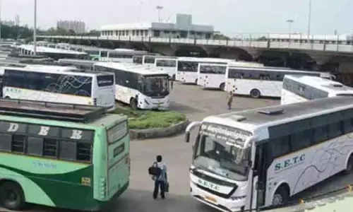 வார இறுதி நாட்களை முன்னிட்டு 1,250  சிறப்பு பஸ்கள் இயக்கம் - தமிழக அரசு