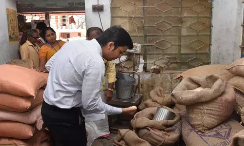 அங்கன்வாடி மையங்களில் கலெக்டர் திடீர் ஆய்வு