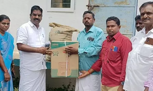 திருநாவலூரில்விவசாயிகளுக்கு மானிய விலையில் வேளாண் இடுபொருட்கள்மணிக்கண்ணன் எம்.எல்.ஏ வழங்கினார் திருநாவலூரில்விவசாயிகளுக்கு மானிய விலையில் வேளாண் இடுபொருட்கள்மணிக்கண்ணன் எம்.எல்.ஏ வழங்கினார்