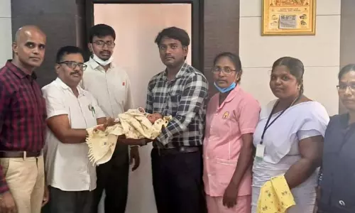 குறைமாதத்தில் பிறந்த குழந்தையை காப்பாற்றிய அரசு டாக்டர்கள்