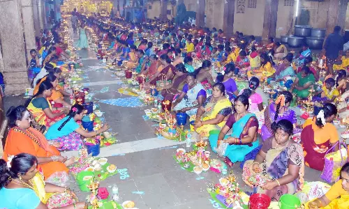 அரியநாச்சியம்மன் கோவிலில் குத்துவிளக்கு பூஜை அரியநாச்சியம்மன் கோவிலில் குத்துவிளக்கு பூஜை