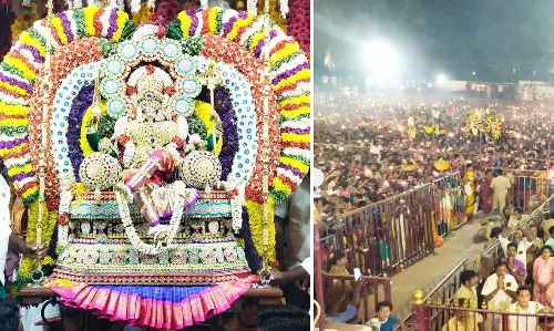 அங்காளபரமேஸ்வரி அம்மன் கோவிலில் ஊஞ்சல் உற்சவம் அங்காளபரமேஸ்வரி அம்மன் கோவிலில் ஊஞ்சல் உற்சவம்