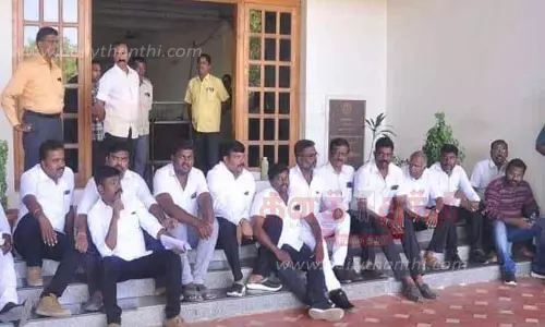 போலீஸ் கமிஷனர் அலுவலகத்தில் வக்கீல்கள் முற்றுகை போராட்டம் போலீஸ் கமிஷனர் அலுவலகத்தில் வக்கீல்கள் முற்றுகை போராட்டம்