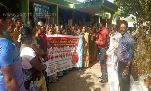 சத்துணவு ஊழியர் சங்கத்தினர் ஆர்ப்பாட்டம்