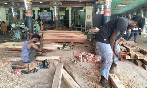 ரூ.87 லட்சம் மதிப்பில் புதிய மரத்தேர் கட்டுமான பணிகள் தீவிரம்