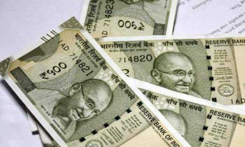 500 ரூபாய் கள்ளநோட்டுகளை கொடுத்து பெட்ரோல் நிரப்பிச் சென்ற மர்மநபர்கள் 500 ரூபாய் கள்ளநோட்டுகளை கொடுத்து பெட்ரோல் நிரப்பிச் சென்ற மர்மநபர்கள்