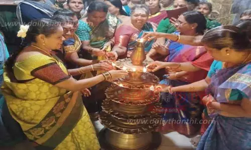 குலசேகரநாதர் கோவிலில் பத்ர தீபம் ஏற்றும் நிகழ்ச்சி