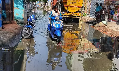 சாலையில் ஓடும் சாக்கடை