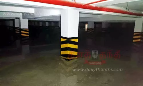 புதிய வணிக வளாக கட்டிடத்தில்நீச்சல் குளம்போல் தேங்கும் தண்ணீர்
