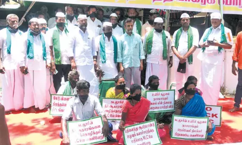 நில ஒருங்கிணைப்பு சட்டத்துக்கு எதிர்ப்பு: விவசாயிகள் போராட்டம் நில ஒருங்கிணைப்பு சட்டத்துக்கு எதிர்ப்பு: விவசாயிகள் போராட்டம்