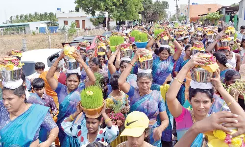 மாகாளியம்மன் கோவிலுக்குமுளைப்பாரி ஊர்வலம்