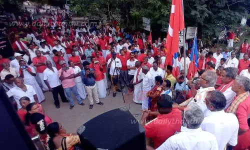 கர்நாடக அரசு மேகதாது அணை கட்ட முயன்றால்தமிழ்நாட்டு மக்கள் ஒன்று திரண்டு போராடுவார்கள்