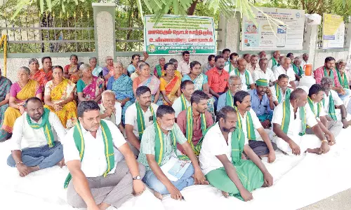 கலெக்டர் அலுவலகம் முன் விவசாயிகள் தொடர் காத்திருப்பு போராட்டம்