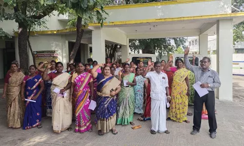 சத்துணவு ஊழியர் சங்கத்தினர் ஆர்ப்பாட்டம்