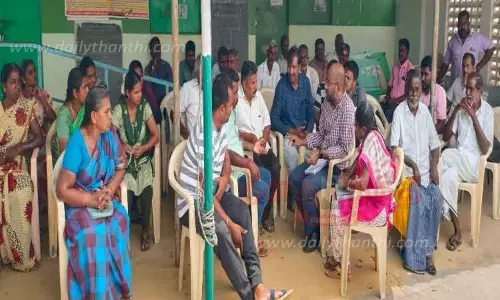 கிராம சபை கூட்டம் ஒத்திவைப்புஇணையதளத்தில் நடந்ததாக  பதிவேற்றியதால் பொதுமக்கள் காத்திருப்பு போராட்டம்