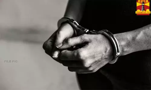 திண்டிவனம் கோர்ட்டில் ஆஜர்படுத்தப்பட்டு சிறைக்கு செல்லும் வழியில் கை விலங்குடன் கைதி தப்பி ஓட்டம்