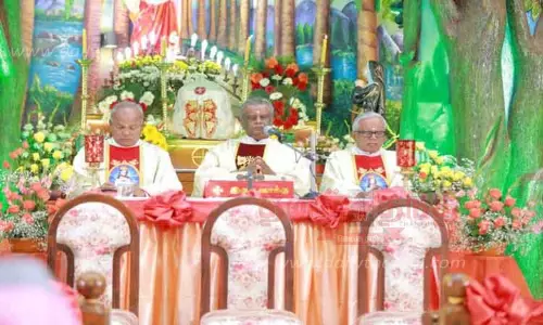 ஆலந்தலை இயேசுவின் திருஇருதய அற்புத கெபி பெருவிழாவில் திருப்பலி