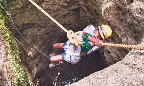 கிணற்றில் தவறி விழுந்த முதியவர் மீட்பு
