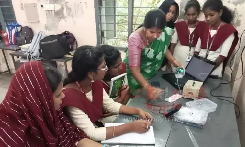 கல்லூரி மாணவிகளுக்கு தொழில் மேம்பாட்டு செய்முறை பயிற்சி