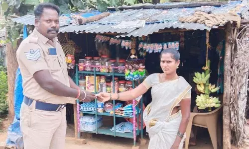 முதல்-அமைச்சரின் தனிப்பிரிவுக்கு புகார்:டீக்கடை உரிமையாளரிடம் ரூ.7 ஆயிரம் பாக்கியை வழங்கிய கரியாலூர் போலீசார்