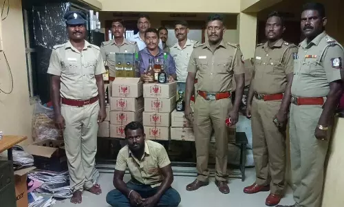 கோலமாவு கோகிலா சினிமா பட பாணியில் சம்பவம்:ஊறுகாய் வேனில் விலை உயர்ந்த மதுபாட்டில்கள் கடத்தல்திருக்கோவிலூரில் போலீசார் மடக்கி பிடித்தனர்