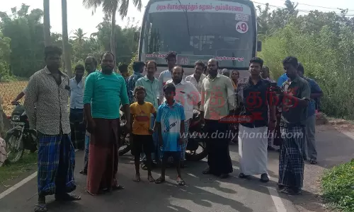 அரசு பஸ்சை மறித்து சாலை மறியல்