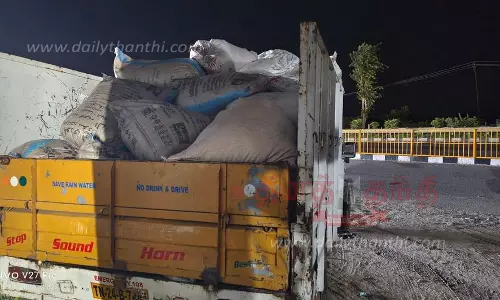 கிருஷ்ணகிரியில் இருந்து கர்நாடகாவுக்கு வேன்களில் கடத்த முயன்ற 6½ டன் ரேஷன் அரிசி பறிமுதல்: டிரைவர்கள் 3 பேர் கைது