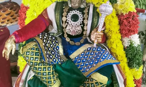 வீர ஆஞ்சநேயர் கோவிலில் வழிபாடு