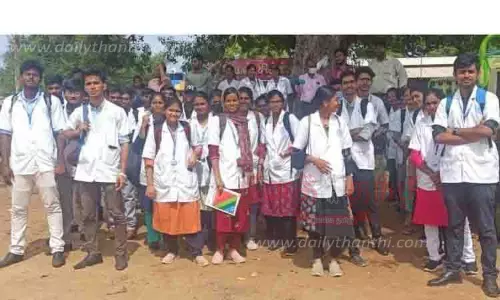 புதுக்கோட்டை மருத்துவக்கல்லூரி மாணவர்கள் சுகாதார தத்தெடுப்பு களப்பயணம் புதுக்கோட்டை மருத்துவக்கல்லூரி மாணவர்கள் சுகாதார தத்தெடுப்பு களப்பயணம்